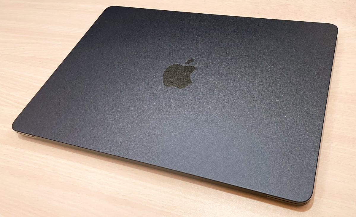 MacBook Air 午夜黑 上蓋包膜