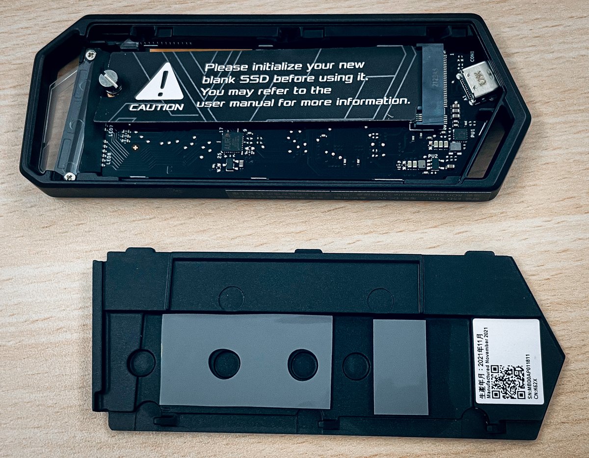 ROG Strix Arion M.2 SSD 外接盒 - 內裝