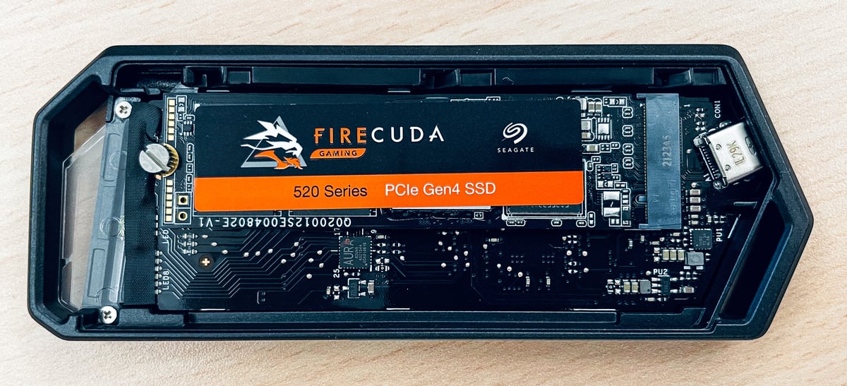 ROG Strix Arion M.2 SSD 外接盒 - 安裝 FireCuda 520